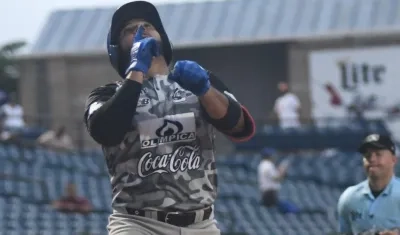 Carlos Martínez, receptor de los Caimanes de Barranquilla. 