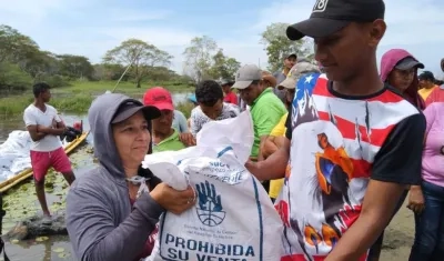 Damnificados de La Mojana que habían regresado a sus parcelas retornaron a los albergues por nuevas inundaciones.