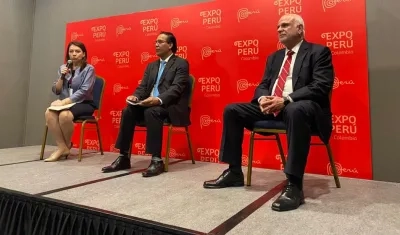 Amora Carbajal, Roberto Sánchez y Félix Denegri.