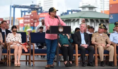 El Presidente Petro en el buque hospital USNS Comfort. 