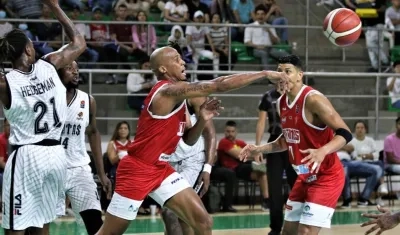 Ernesto Oglivie, fue la gran figura de las semifinales.