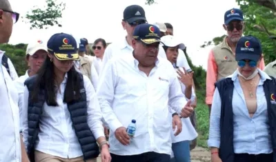 El Contralor Carlos Hernán Rodríguez Becerra recorriendo el municipio de Piojó.