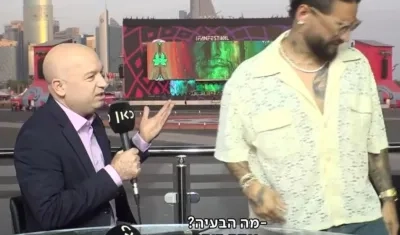 Periodista y Maluma.