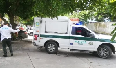 El cuerpo del hombre asesinado fue trasladado a Medicina Legal. 