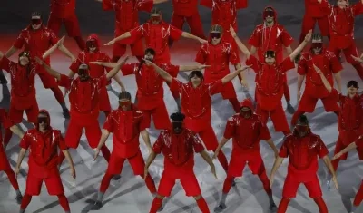 Los bailarines en el momento de la ceremonia. 