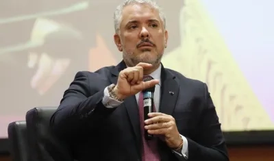 El expresidente Duque en su primera aparición oficial después de terminar su periodo.