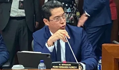 El Senador Pedro Flórez en pleno debate.