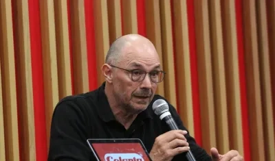 Alfredo Arias, técnico uruguayo de Santa Fe. 