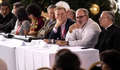 Mesa de diálogos en Caracas.