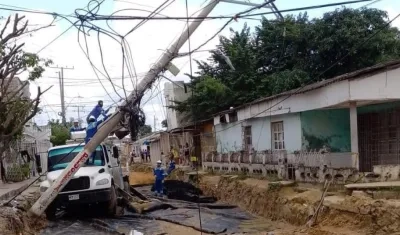 Poste caído en El Santuario