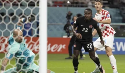 Andrej Kramaric marca el primer gol de Croacia ante Canadá.