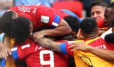 Celebración de Costa Rica al minuto 80.