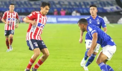 Fabián Sambueza enfrentando la marca capitalina.