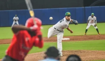 Jay Peralta fue el pitcher abridor de Toros y terminó sin decisión.