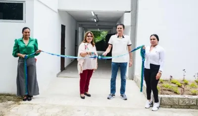 El alcalde Rodolfo Ucrós al entregar la primera fase de la sede de Uniatlántico. 