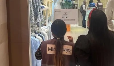 Cierre de tienda Jon Sonen en el Centro Comercial Serrezuela.