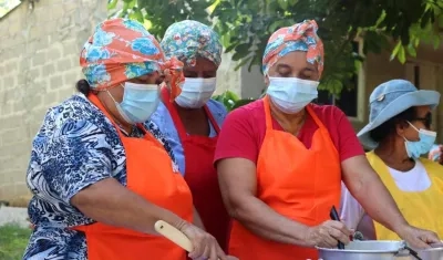 Emprendedoras de la cocina en plena actividad.