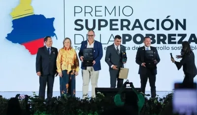 El Alcalde Roberto Celedón durante la premiación.