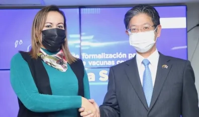 Carolina Corcho y Katsunobu Katō.