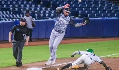 Mauricio Ramos, tercera base y cuarto bate de Caimanes.