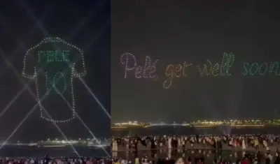 Los 150 drones dibujaron la camiseta y la frase "Pelé, mejórate pronto".