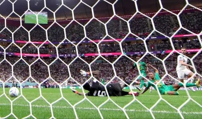 El primer gol de Inglaterra marcado por Jordan Henderson, en el minuto 38.