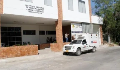 Las cuatro víctimas fueron llevadas a Medicina Legal, en Cartagena. 
