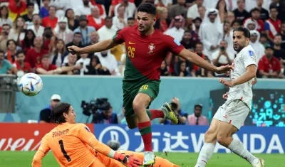 Goncalo Ramos anota el quinto gol portugués ante Suiza.