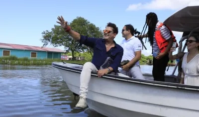 Carlos Vives en la población de Buenavista.