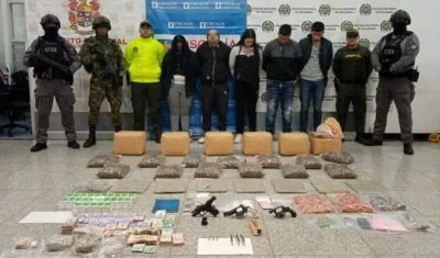 Capturados en los operativos, droga y armas incautadas.