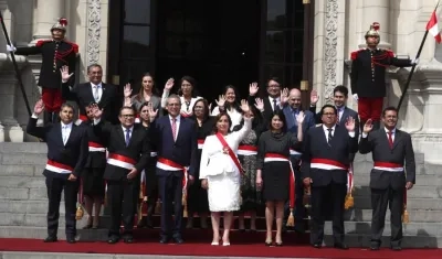 La Presidenta peruana con el nuevo gabinete presidencial.