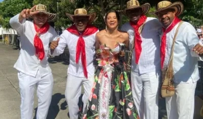 María José Ríos, Reina Popular del Carnaval 2022, en el recorrido de este domingo en los barrios.