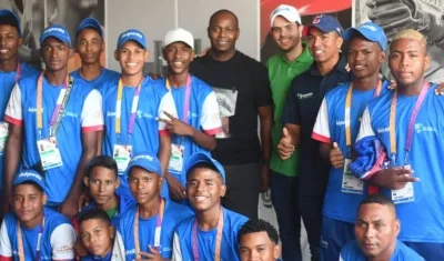 Édgar Rentería invitó a los jóvenes peloteros a seguir dándole triunfos al Atlántico.