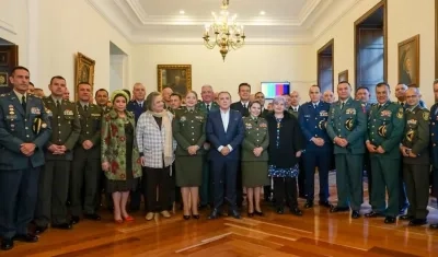 Ascensos de Ejército y Policía.