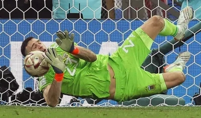 Emiliano Martínez otra vez volvió a ser figura de Argentina.