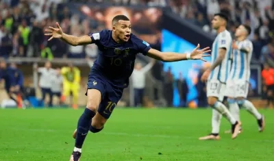 Kylian Mbappé marcó una tripleta en la final contra Argentina.