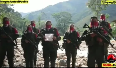 ELN en lectura de un comunicado.