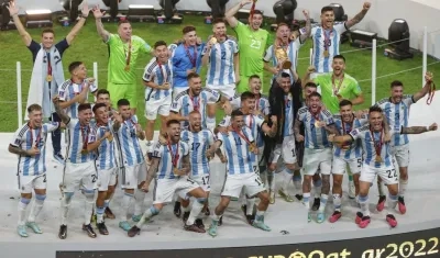 La selección Argentina hizo escala de una hora en Roma antes de partir hacia Buenos Aires.