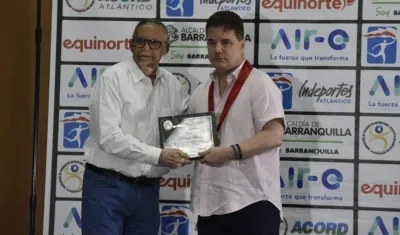 Roberto Char, presidente de Caimanes, Mejor Dirigente profesional.