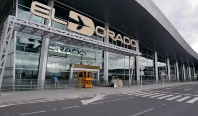 Entrada principal del aeropuerto.