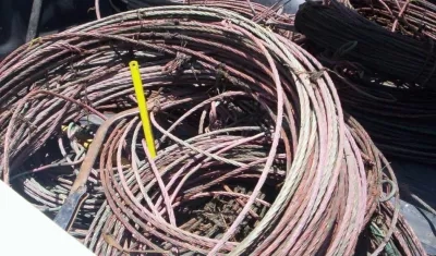 Rollos de cables de cobre y aluminio recuperados tras haber sido robados.