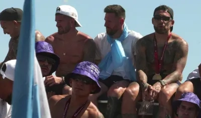 Jugadores de Argentina festejando el título