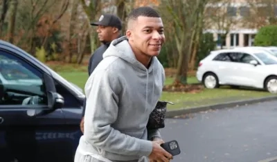 Kylian Mbappé a su llegada al centro de entrenamiento del PSG.