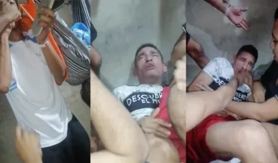 Momento en que uno de los reclusos era agredido por el resto de sus compañeros.  