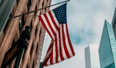 Las autoridades pretenden demostrar cómo los vendedores en corto manejan la información y organizan apuestas de que acciones de algunas compañías se desplomarían.