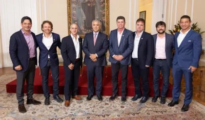 Reunión de Duque con Pumarejo y demás autoridades.