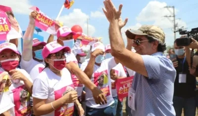 Alex Char con seguidores en Cereté, Córdoba.