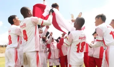 Selección Atlántico infantil celebra la clasificación. 