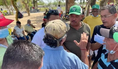 El precandidato Alex Char en su recorrido 