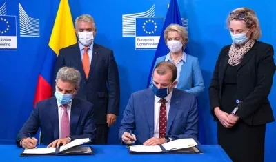 Firma del acuerdo con la Unión Europea.